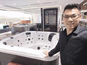 jacuzzi bathtub watertub bath shower closet
